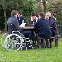 Introductie van de picknicktafel Pembridge™ voor rolstoelgebruikers